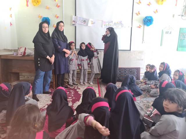 ویژهبرنامههای «دهه کرامت» در کتابخانههای عمومی استان سمنان برگزار شد