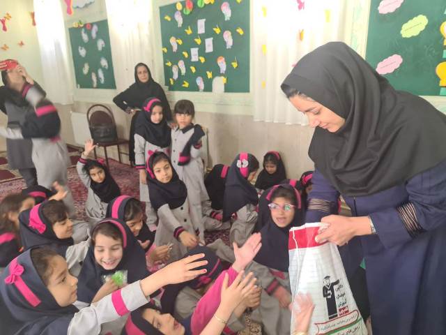 ویژهبرنامههای «دهه کرامت» در کتابخانههای عمومی استان سمنان برگزار شد