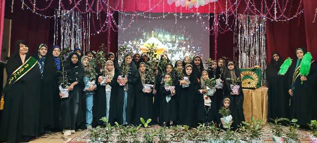 ویژهبرنامههای «دهه کرامت» در کتابخانههای عمومی استان سمنان برگزار شد