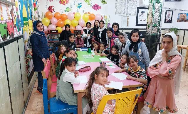 ویژهبرنامههای «دهه کرامت» در کتابخانههای عمومی استان سمنان برگزار شد