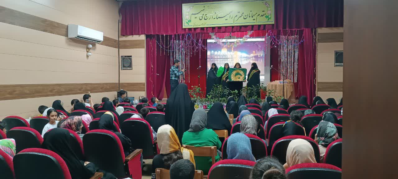 ویژهبرنامههای «دهه کرامت» در کتابخانههای عمومی استان سمنان برگزار شد