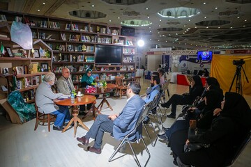 نشست علمی «کتابسازی(۳): متن خوب، ترجمه بد»