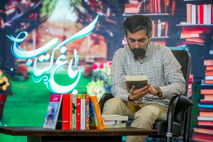 استفاده از فرصت نمایشگاه کتاب برای معرفی موقعیت و خدمات کتابخانههای عمومی