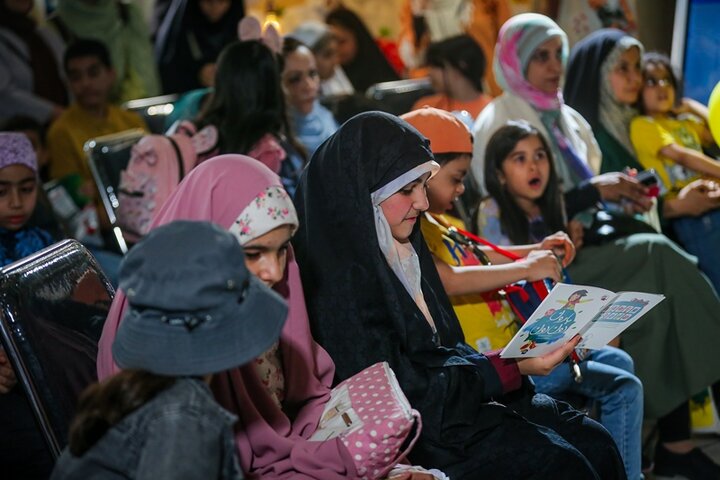 شعر ارتباط کودکان را با جهان عمیقتر، عاطفیتر و دلچسبتر میکند