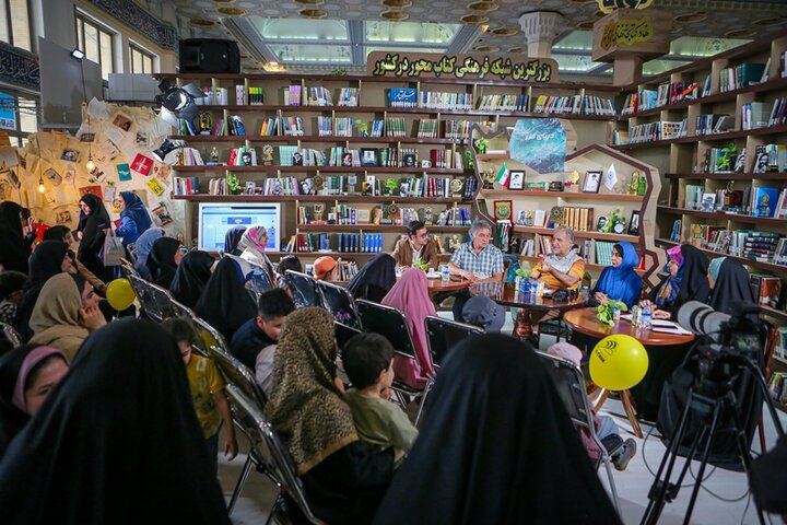 شعر ارتباط کودکان را با جهان عمیقتر، عاطفیتر و دلچسبتر میکند