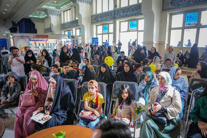 شعر ارتباط کودکان را با جهان عمیقتر، عاطفیتر و دلچسبتر میکند