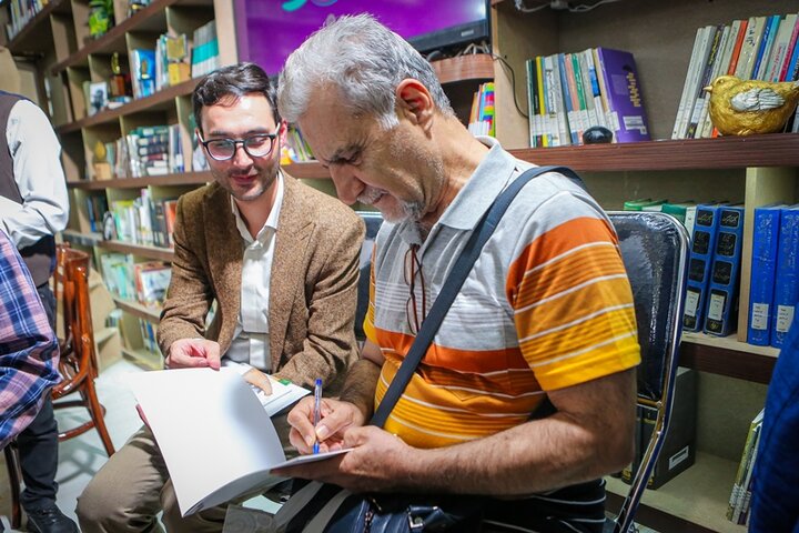 شعر ارتباط کودکان را با جهان عمیقتر، عاطفیتر و دلچسبتر میکند