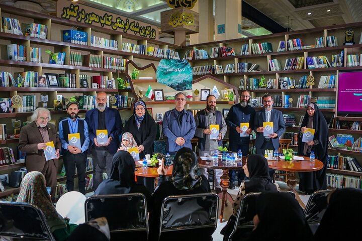 عصر شعر مقاومت و رونمایی از کتاب «زلال قریحه» روز ششم