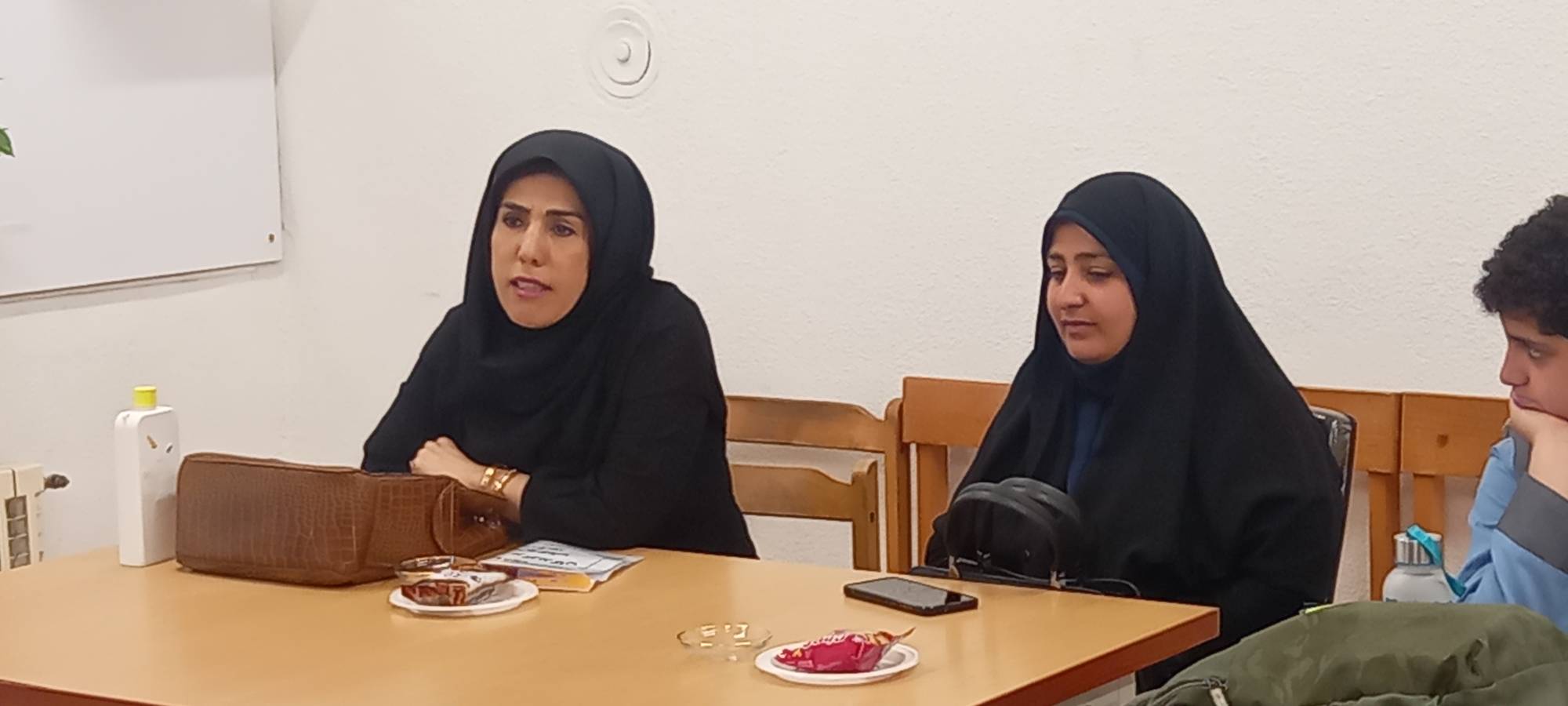 ۱۰ برگزیده پویش کتابخوانی «۶۰ ثانیه با کتاب» در لاهیجان تقدیر شدند