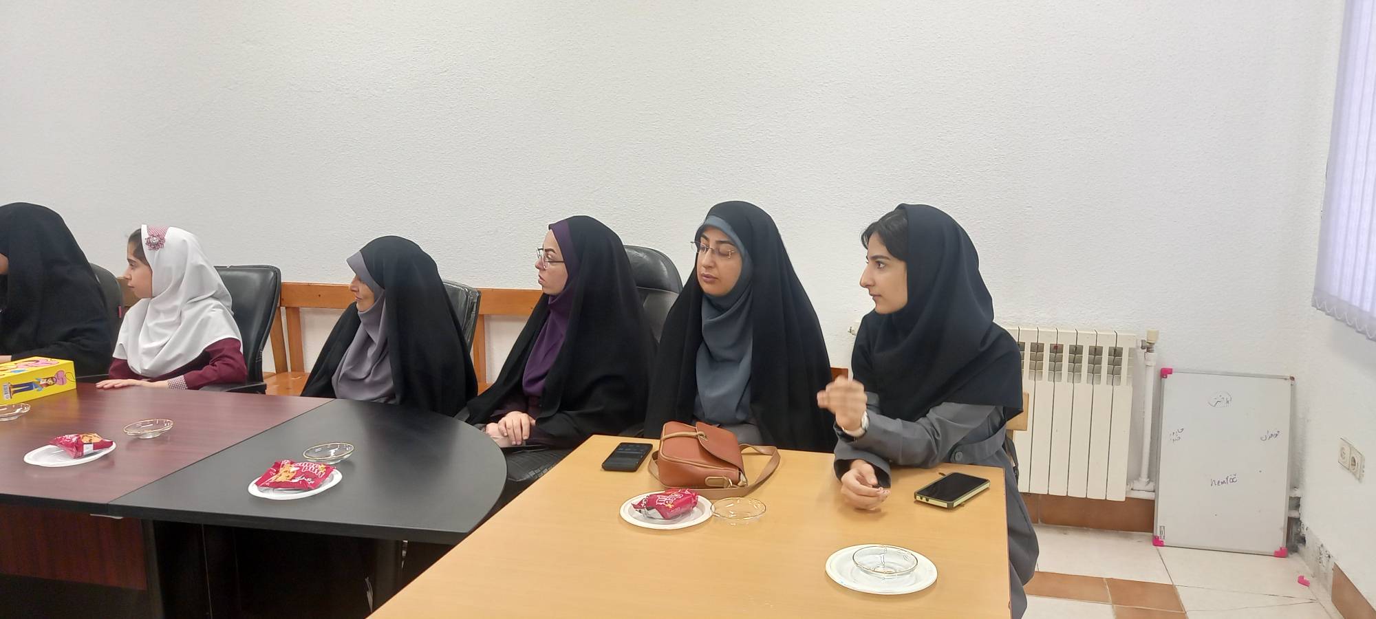 ۱۰ برگزیده پویش کتابخوانی «۶۰ ثانیه با کتاب» در لاهیجان تقدیر شدند