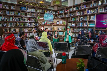 محفل ادبی شاهنامه خوانی و نقالی خوانی به مناسبت روز بزرگداشت فردوسی در غرفه نهاد