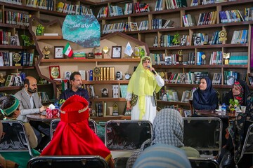 محفل ادبی شاهنامه خوانی و نقالی خوانی به مناسبت روز بزرگداشت فردوسی در غرفه نهاد