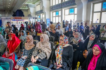 محفل ادبی شاهنامه خوانی و نقالی خوانی به مناسبت روز بزرگداشت فردوسی در غرفه نهاد