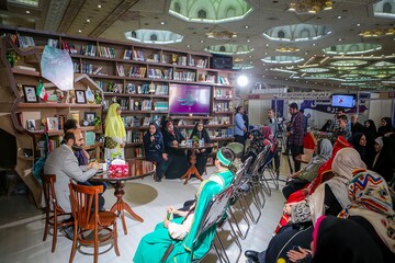 محفل ادبی شاهنامه خوانی و نقالی خوانی به مناسبت روز بزرگداشت فردوسی در غرفه نهاد