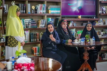 محفل ادبی شاهنامه خوانی و نقالی خوانی به مناسبت روز بزرگداشت فردوسی در غرفه نهاد