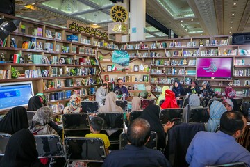 محفل ادبی شاهنامه خوانی و نقالی خوانی به مناسبت روز بزرگداشت فردوسی در غرفه نهاد