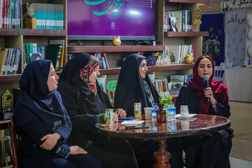 محفل ادبی شاهنامه خوانی و نقالی خوانی به مناسبت روز بزرگداشت فردوسی در غرفه نهاد