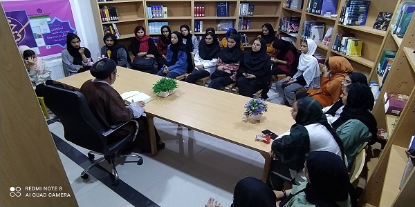 برنامههای متنوع فرهنگی ویژه دهه کرامت برگزار شد