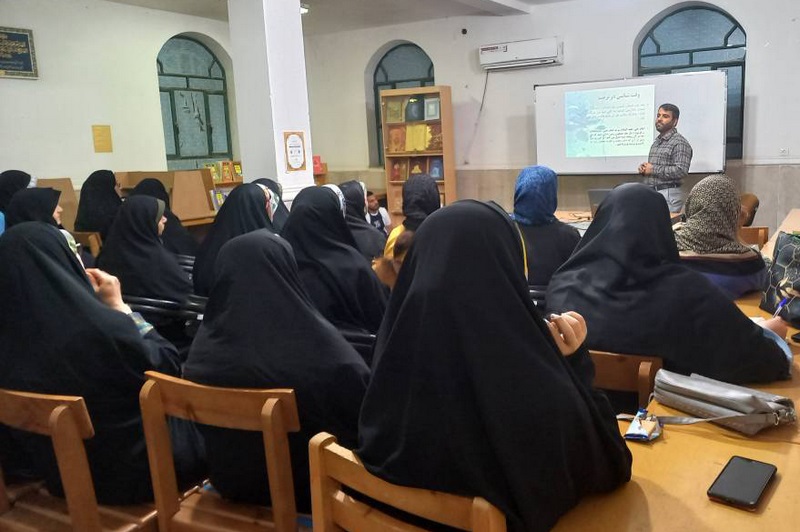 کارگاه آموزشی تربیت کودک و نوجوان در کتابخانه عمومی دهقاید برگزار شد