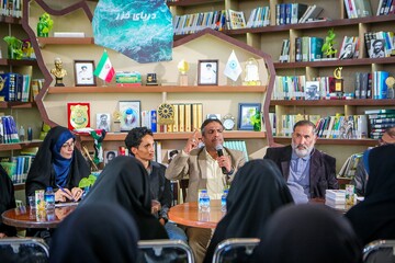 محفل ادبی «ایران در شعر بینالملل و حماسه یمن»