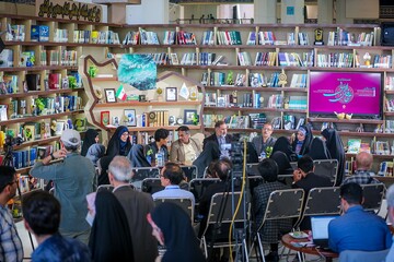 محفل ادبی «ایران در شعر بینالملل و حماسه یمن»