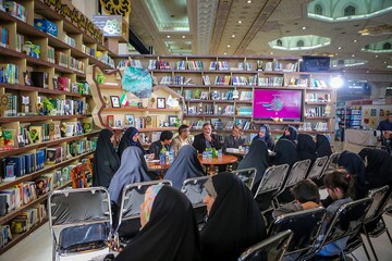 محفل ادبی «ایران در شعر بینالملل و حماسه یمن»