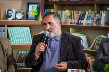 محفل ادبی «ایران در شعر بینالملل و حماسه یمن»