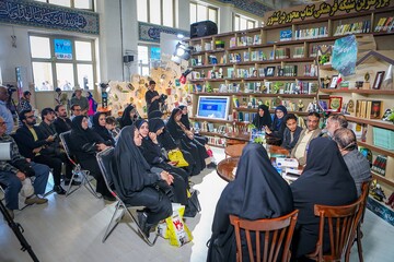 محفل ادبی «ایران در شعر بینالملل و حماسه یمن»