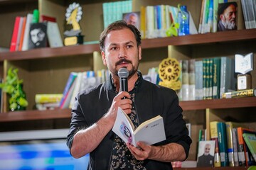 محفل ادبی «ایران در شعر بینالملل و حماسه یمن»