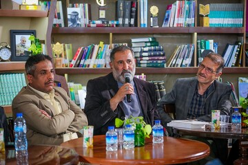 محفل ادبی «ایران در شعر بینالملل و حماسه یمن»