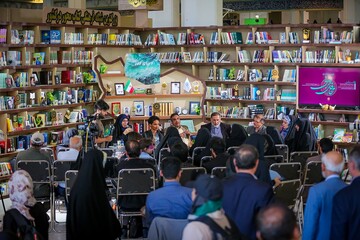 محفل ادبی «ایران در شعر بینالملل و حماسه یمن»