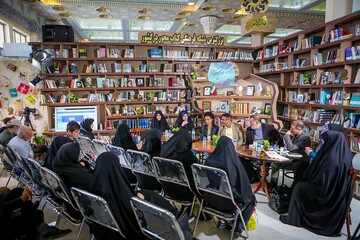 محفل ادبی «ایران در شعر بینالملل و حماسه یمن»