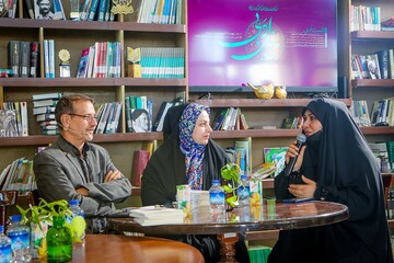 محفل ادبی «ایران در شعر بینالملل و حماسه یمن»