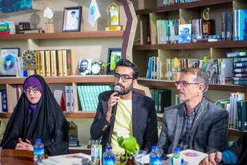 محفل ادبی «ایران در شعر بینالملل و حماسه یمن»