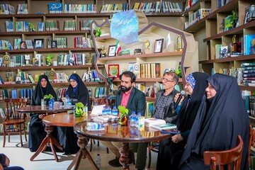 محفل ادبی «ایران در شعر بینالملل و حماسه یمن»