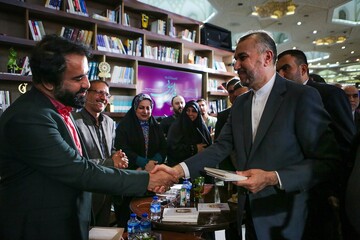 محفل ادبی «ایران در شعر بینالملل و حماسه یمن»