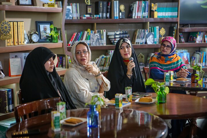 گفتوشنود پیرامون نگارش ادبیات دینی