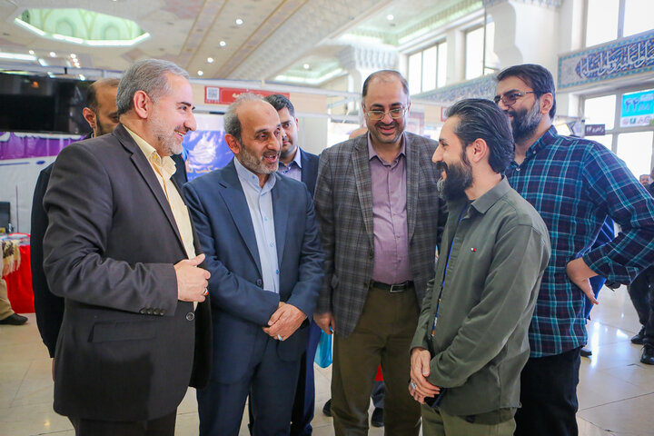 بازدید رئیس سازمان صدا و سیما از غرفه نهاد