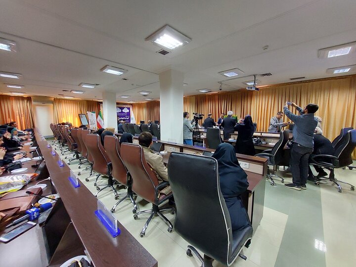 نشست ادبی «خورشید فروزان، ماه تابان» در آذربایجانغربی برگزار شد