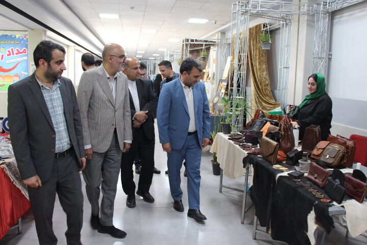 نقشآفرینی کتابخانههای عمومی به عنوان حلقه اطلاعاتی در زیستبوم کسبوکار