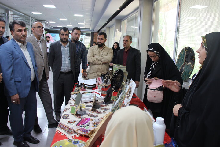 نقشآفرینی کتابخانههای عمومی به عنوان حلقه اطلاعاتی در زیستبوم کسبوکار