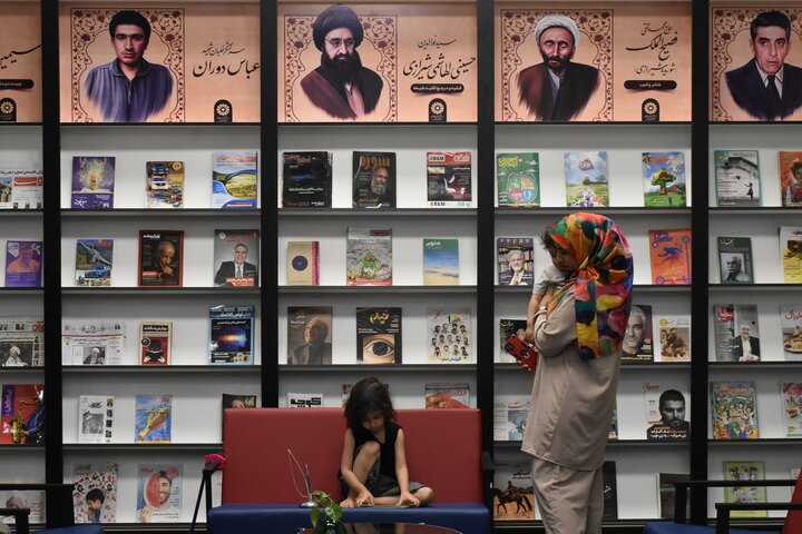 صف شیرازیها برای عضویت در کتابخانه شهید دستغیب/ ثبتنام ۱۲۰۰ نفر در ۵ روز کاری