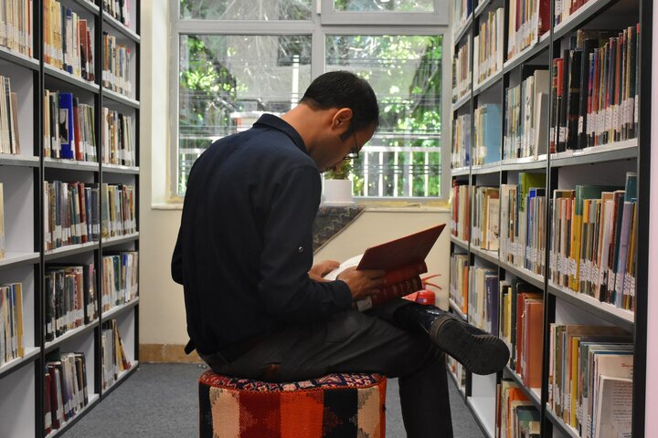 صف شیرازیها برای عضویت در کتابخانه شهید دستغیب/ ثبتنام ۱۲۰۰ نفر در ۵ روز کاری