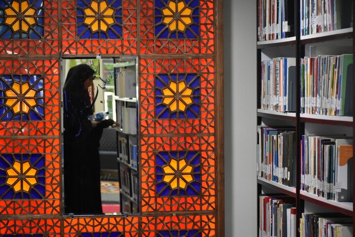 صف شیرازیها برای عضویت در کتابخانه شهید دستغیب/ ثبتنام ۱۲۰۰ نفر در ۵ روز کاری
