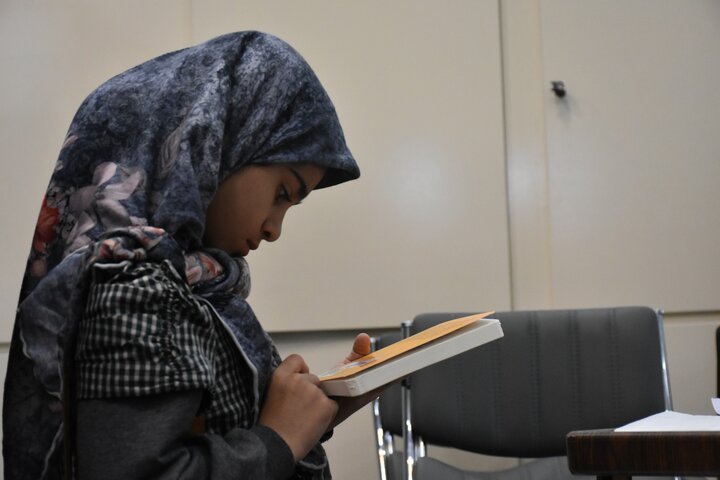 صف شیرازیها برای عضویت در کتابخانه شهید دستغیب/ ثبتنام ۱۲۰۰ نفر در ۵ روز کاری