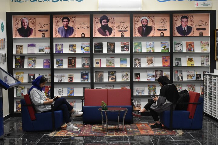 صف شیرازیها برای عضویت در کتابخانه شهید دستغیب/ ثبتنام ۱۲۰۰ نفر در ۵ روز کاری