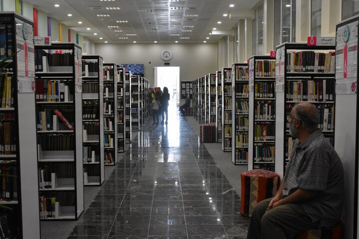 صف شیرازیها برای عضویت در کتابخانه شهید دستغیب/ ثبتنام ۱۲۰۰ نفر در ۵ روز کاری