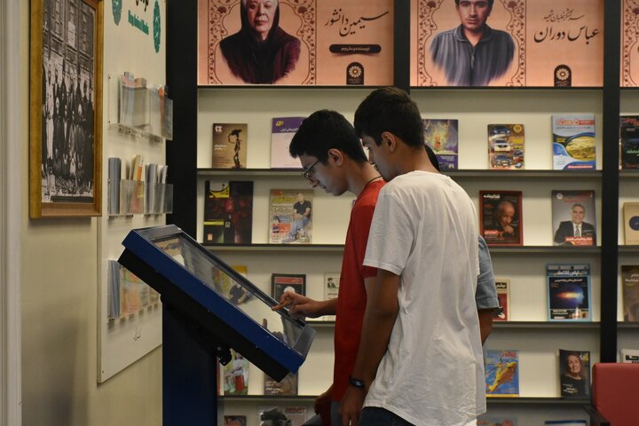صف شیرازیها برای عضویت در کتابخانه شهید دستغیب/ ثبتنام ۱۲۰۰ نفر در ۵ روز کاری