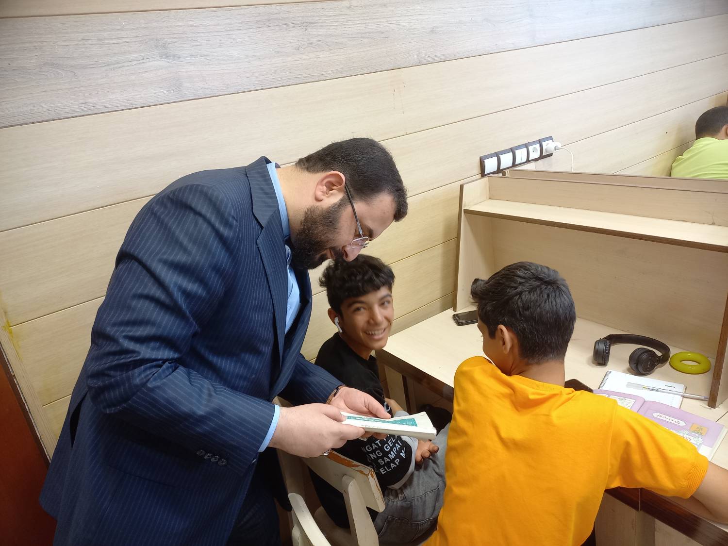 بازدید جانشین وزیر فرهنگ و ارشاد اسلامی از کتابخانه محمدتقی کریمپور بیرجند