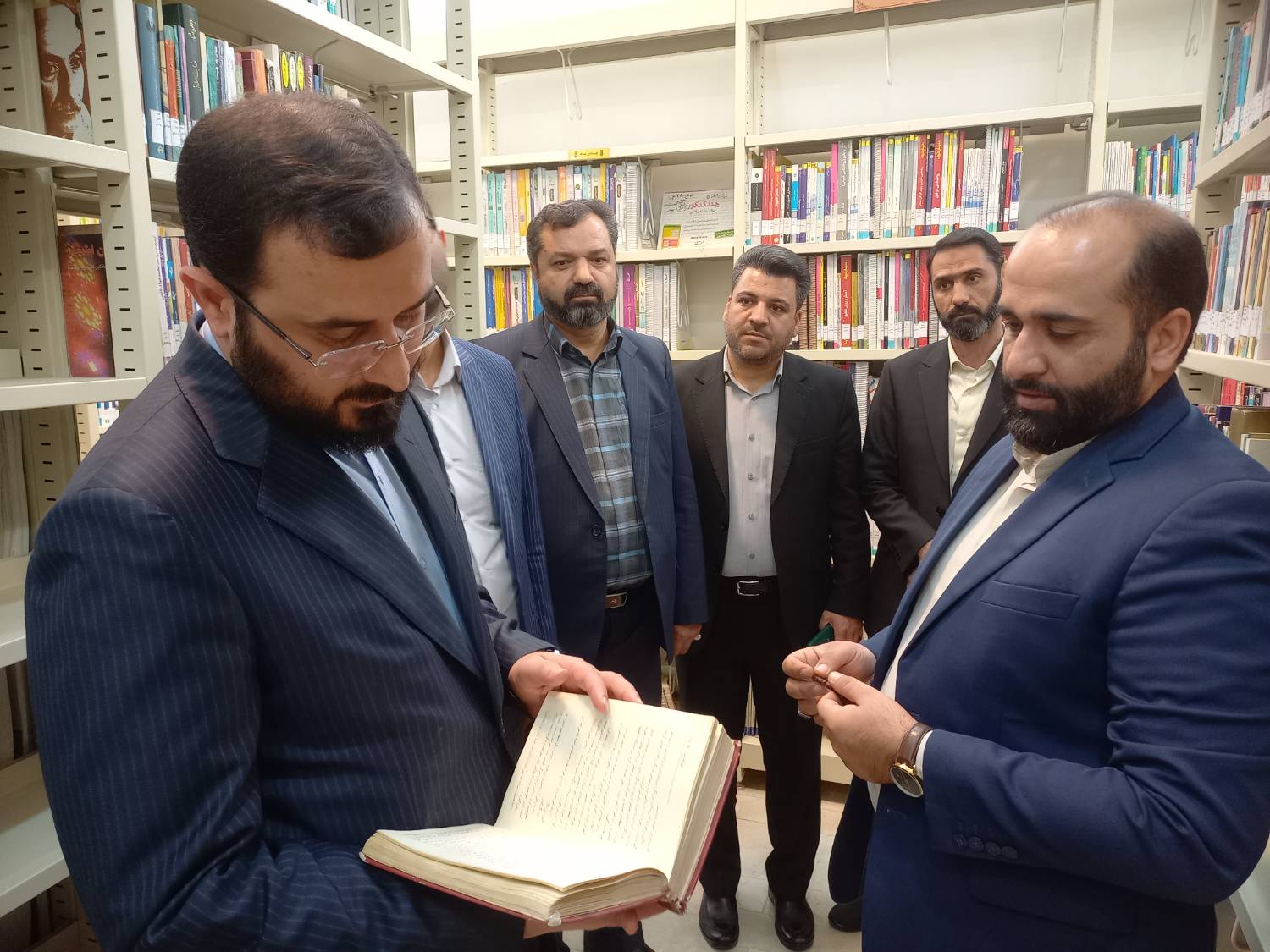 بازدید جانشین وزیر فرهنگ و ارشاد اسلامی از کتابخانه محمدتقی کریمپور بیرجند